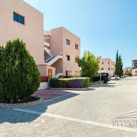 1 Bedroom Garden Flat, Sleeps 4 Пафос Экстерьер фото