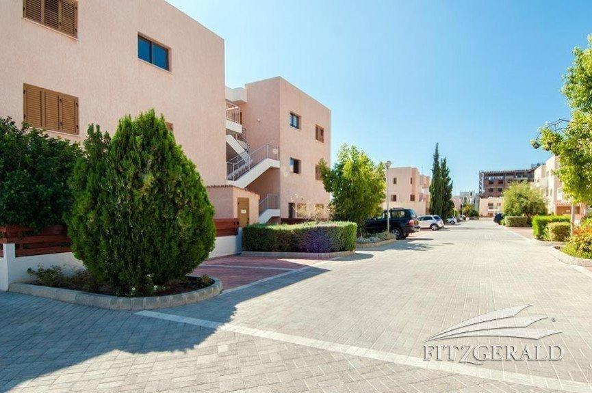 1 Bedroom Garden Flat, Sleeps 4 Пафос Экстерьер фото