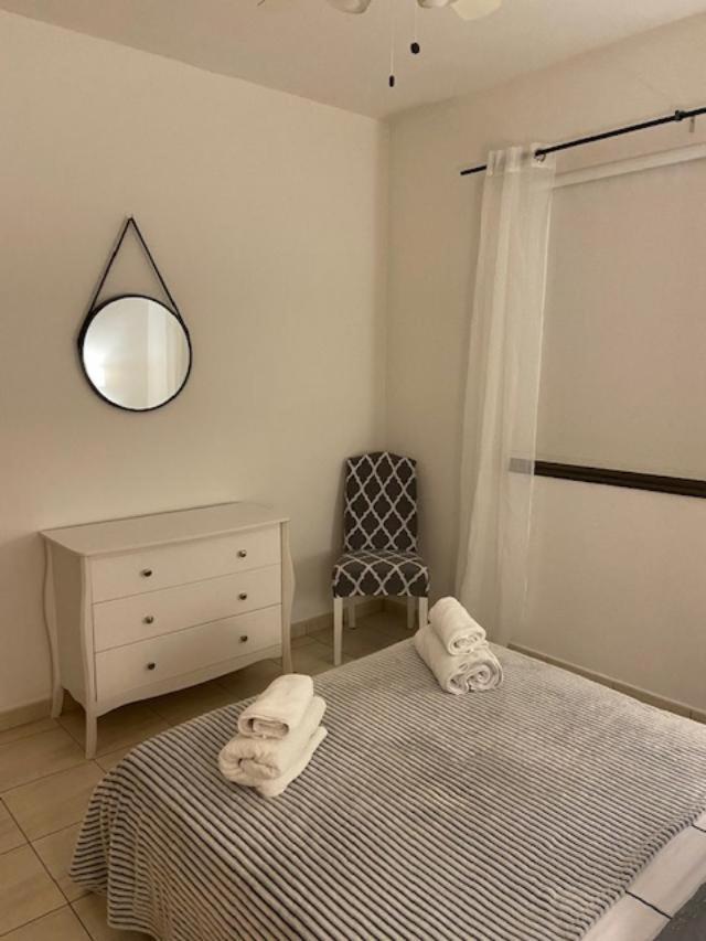 1 Bedroom Garden Flat, Sleeps 4 Пафос Экстерьер фото