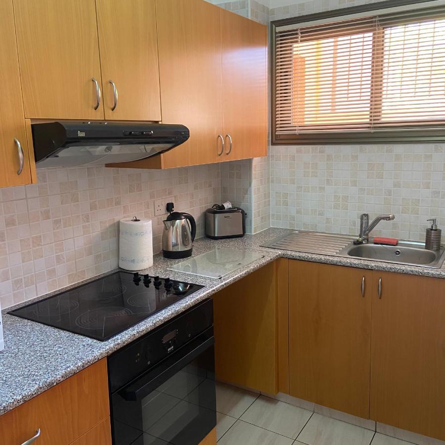 1 Bedroom Garden Flat, Sleeps 4 Пафос Экстерьер фото