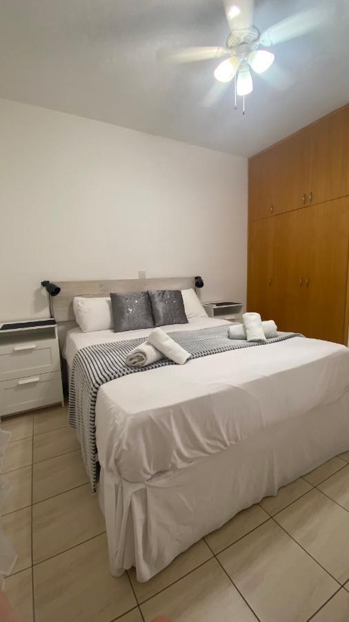 1 Bedroom Garden Flat, Sleeps 4 Пафос Экстерьер фото