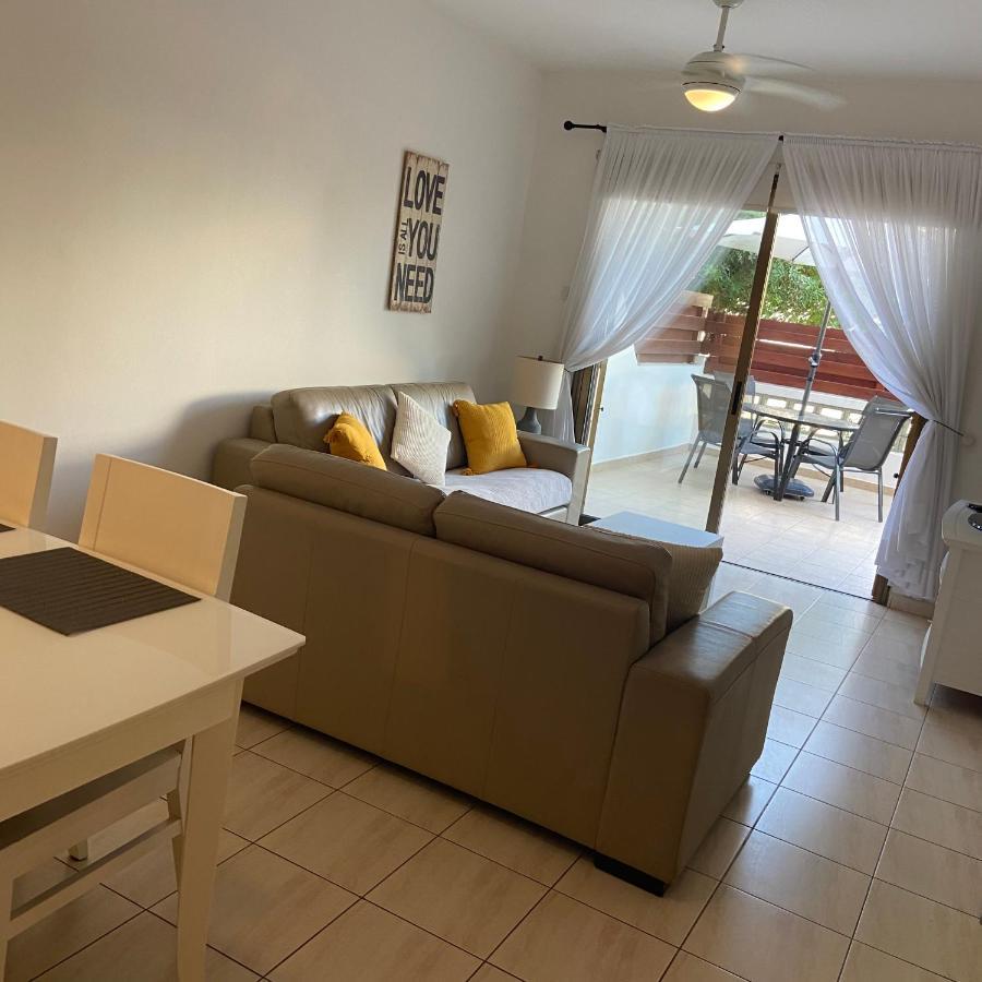 1 Bedroom Garden Flat, Sleeps 4 Пафос Экстерьер фото