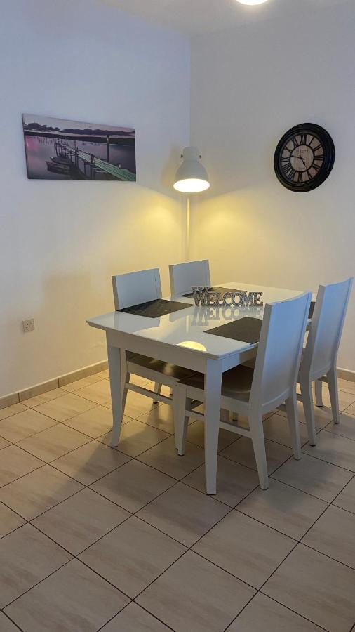 1 Bedroom Garden Flat, Sleeps 4 Пафос Экстерьер фото